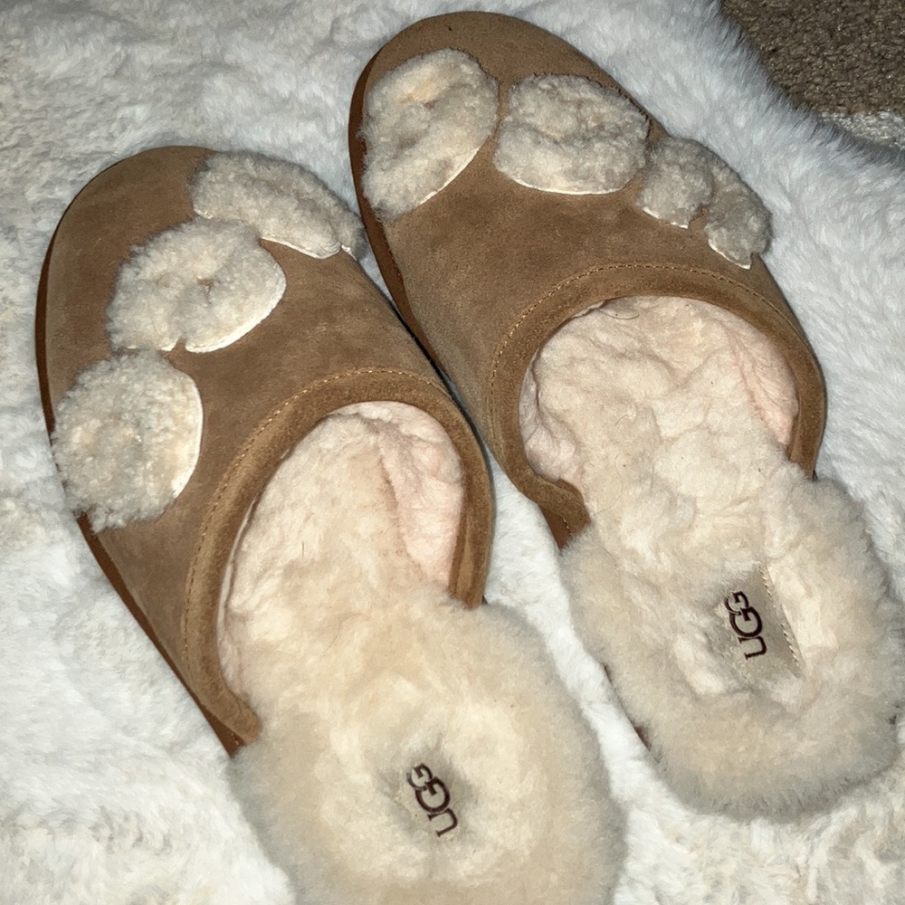 Mens house shoes Uggs never worn